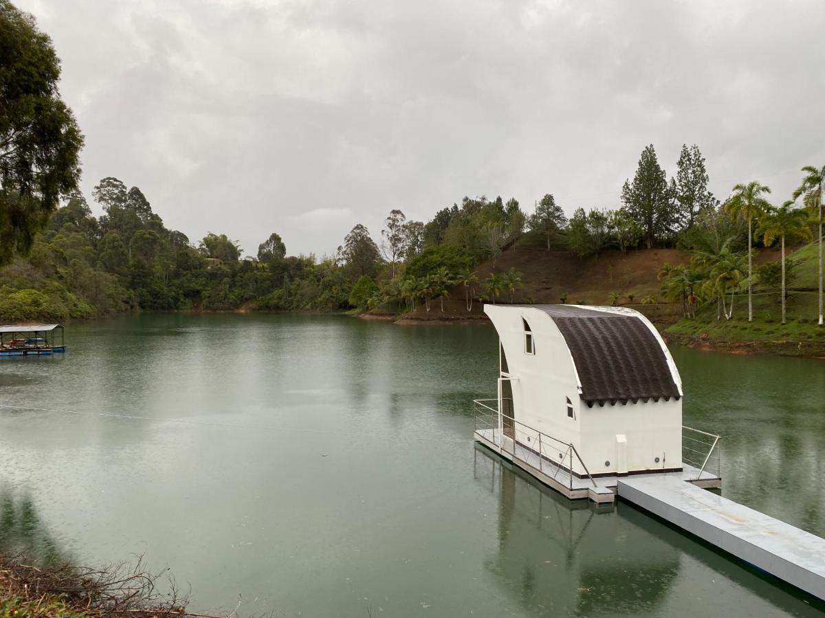 Casa Flotante La Trinidad Hotel Guatape Exterior photo