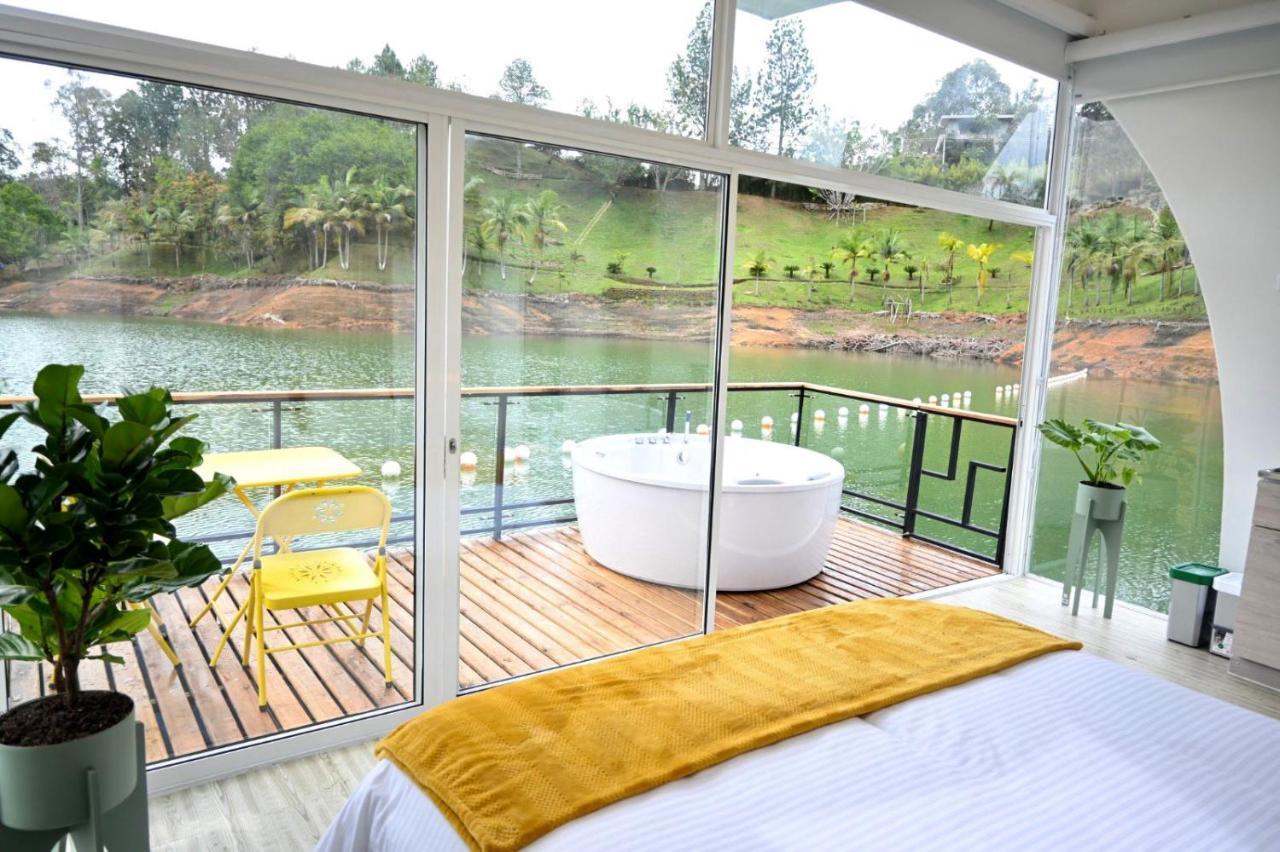 Casa Flotante La Trinidad Hotel Guatape Exterior photo