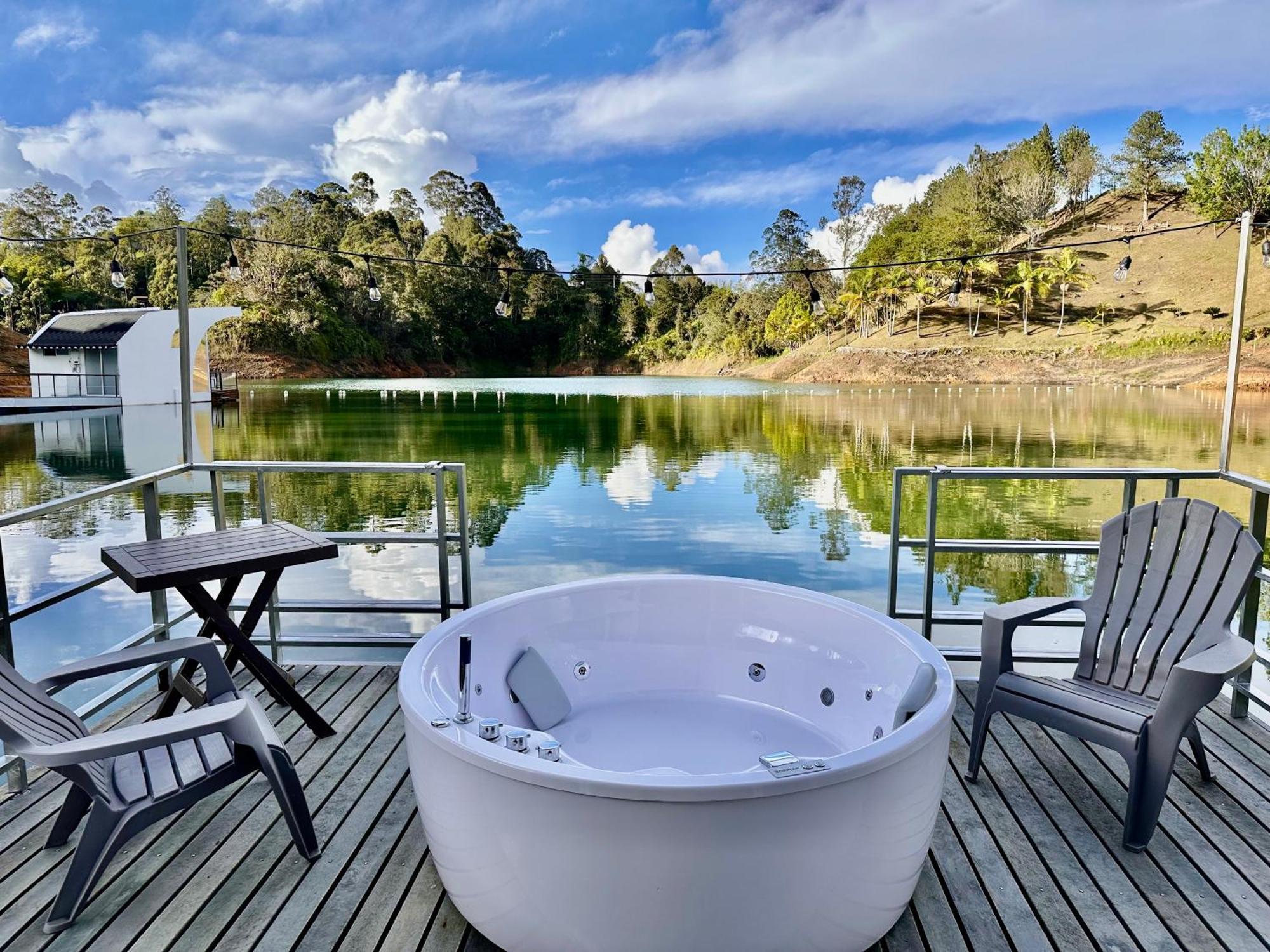 Casa Flotante La Trinidad Hotel Guatape Exterior photo